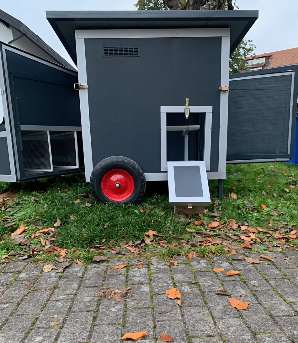 Hühnerstall Rosi Mini – 2 Räder (Variante C1, isoliert & winterfest)