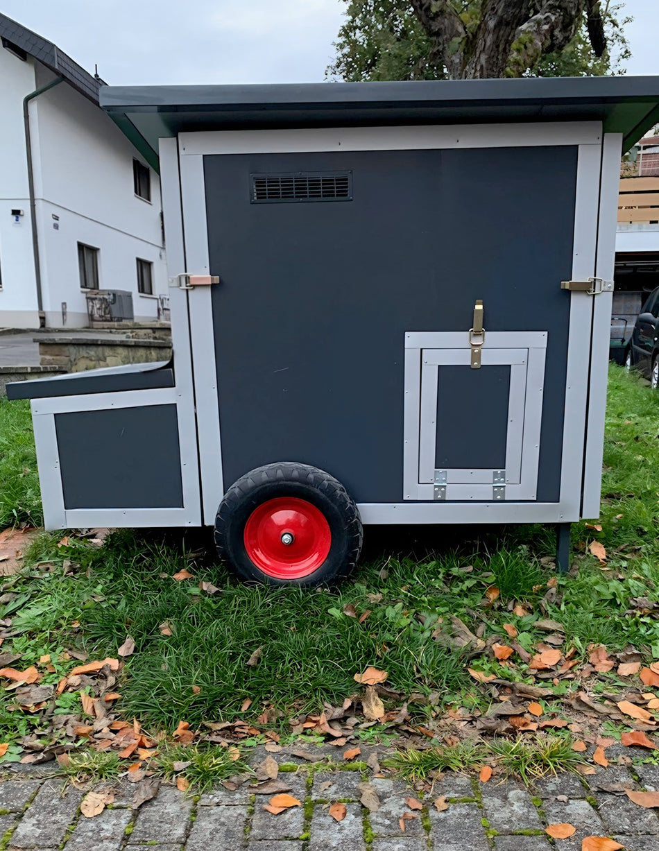 Hühnerstall Rosi Mini – 2 Räder (Variante C1, isoliert & winterfest)