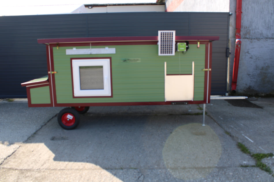 Hühnerstall Colette – 2 Räder (Variante I3, isoliert & winterfest)