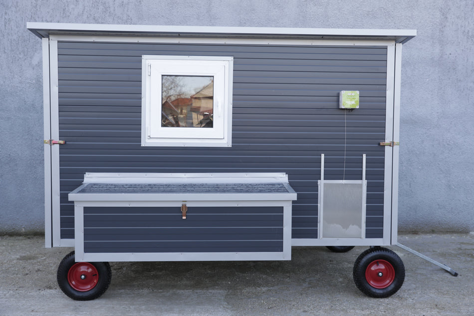 Hühnerstall Cora Premium-Allrad mit Solarklappe Variante N5 (150 cm hoch)