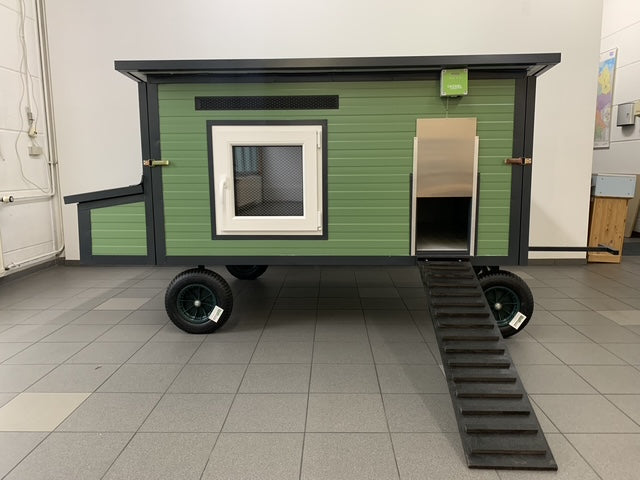 Hühnerstall Colette – 4 Räder (Variante P1, isoliert & winterfest)