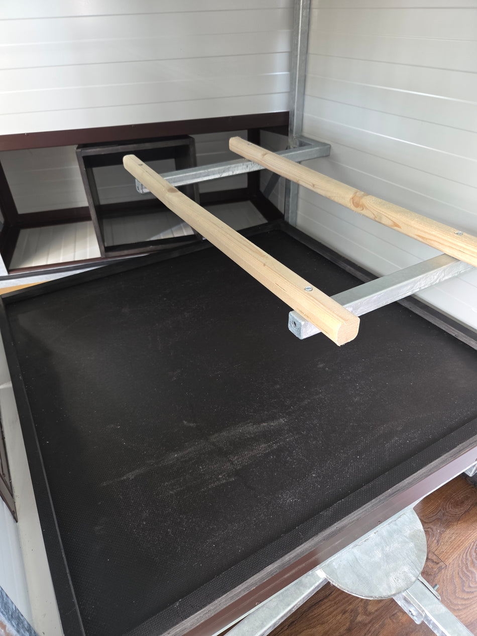 Toilet drawer made of screen-printed plywood